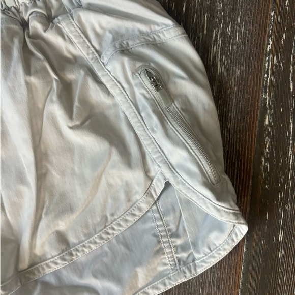 Lululemon shorts size 4 - Picture 5 of 8